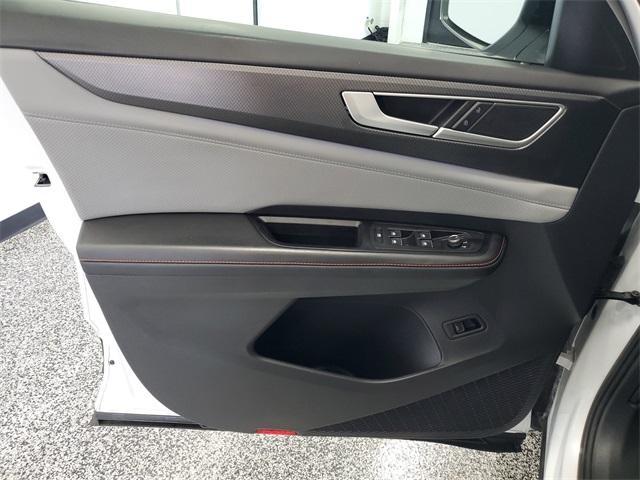 Photo of 2024 Opal White Pearl Effect Volkswagen Atlas