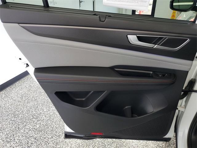 Photo of 2024 Opal White Pearl Effect Volkswagen Atlas