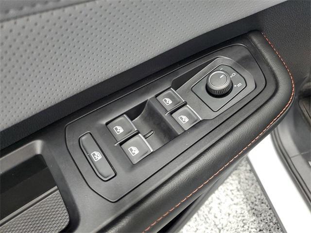 Photo of 2024 Opal White Pearl Effect Volkswagen Atlas