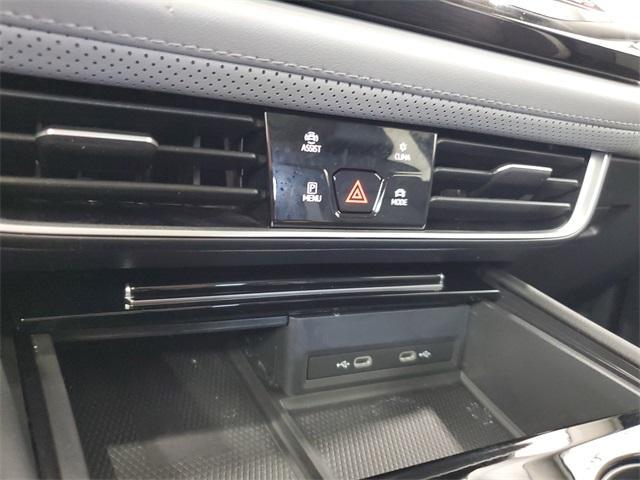 Photo of 2024 Opal White Pearl Effect Volkswagen Atlas