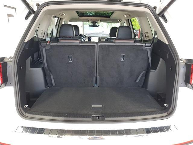 Photo of 2024 Opal White Pearl Effect Volkswagen Atlas