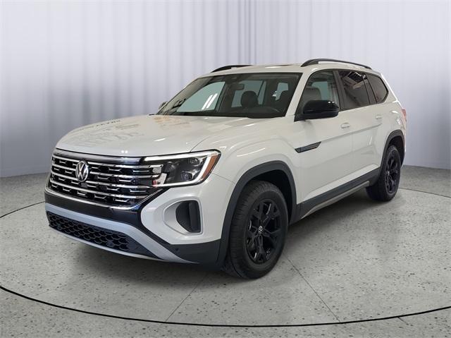 Photo of 2024 Opal White Pearl Effect Volkswagen Atlas