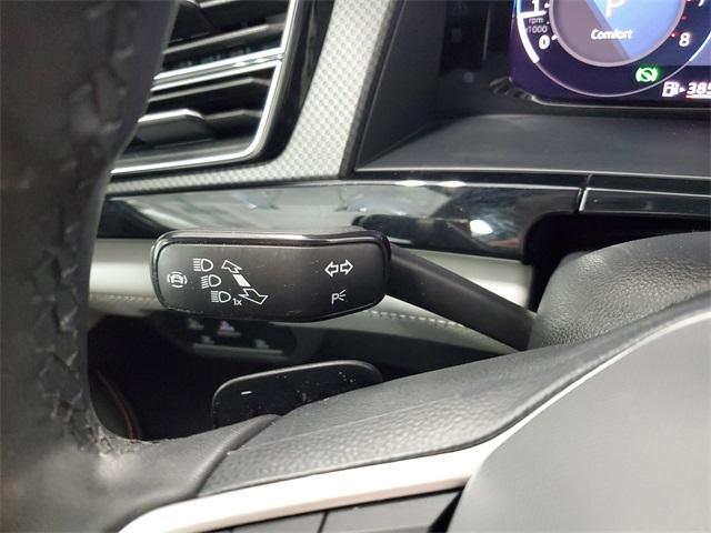 Photo of 2024 Opal White Pearl Effect Volkswagen Atlas