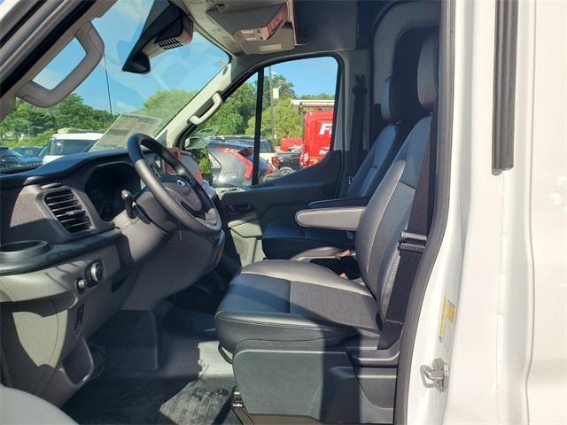 Photo of 2025 Oxford White Ford Transit-250