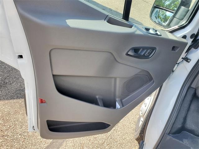 Photo of 2025 Oxford White Ford Transit-250