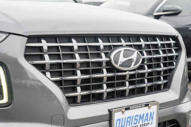 Photo of 2022 Galactic Gray Hyundai VENUE