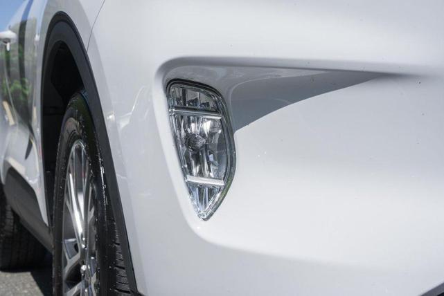 Photo of 2022 Oxford White Ford Escape