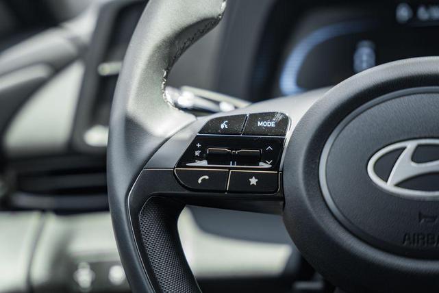 Photo of 2025 Amazon Gray Hyundai ELANTRA