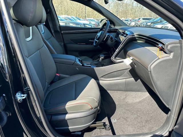 Photo of 2024 Phantom Black Hyundai SANTA CRUZ