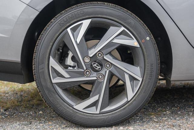 Photo of 2025 Fluid Metal Hyundai ELANTRA