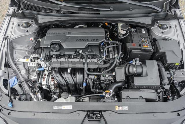 Photo of 2025 Fluid Metal Hyundai ELANTRA