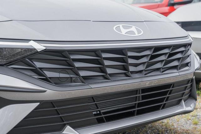 Photo of 2025 Fluid Metal Hyundai ELANTRA