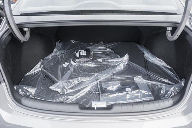 Photo of 2025 Fluid Metal Hyundai ELANTRA