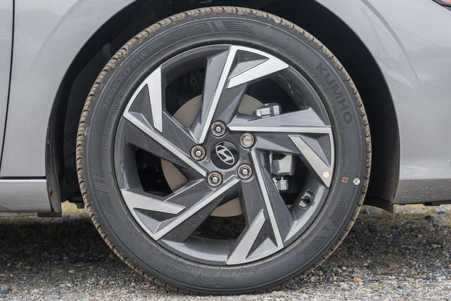 Photo of 2025 Fluid Metal Hyundai ELANTRA