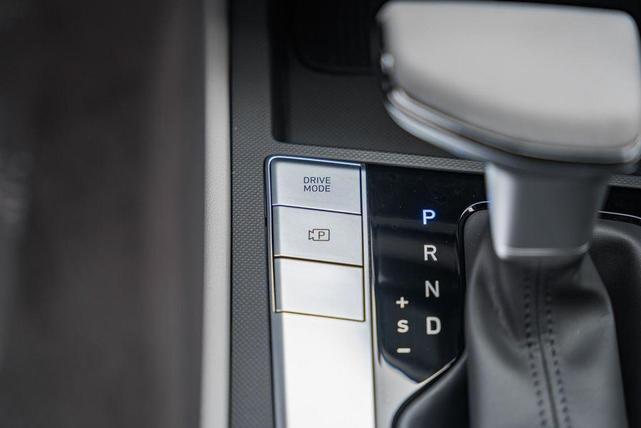 Photo of 2025 Fluid Metal Hyundai ELANTRA