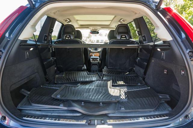Photo of 2023 Denim Blue Metallic Volvo XC90 Recharge Plug-In Hybrid