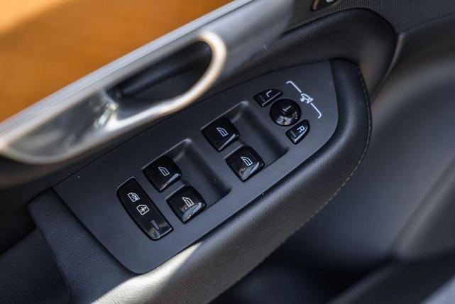 Photo of 2023 Denim Blue Metallic Volvo XC90 Recharge Plug-In Hybrid