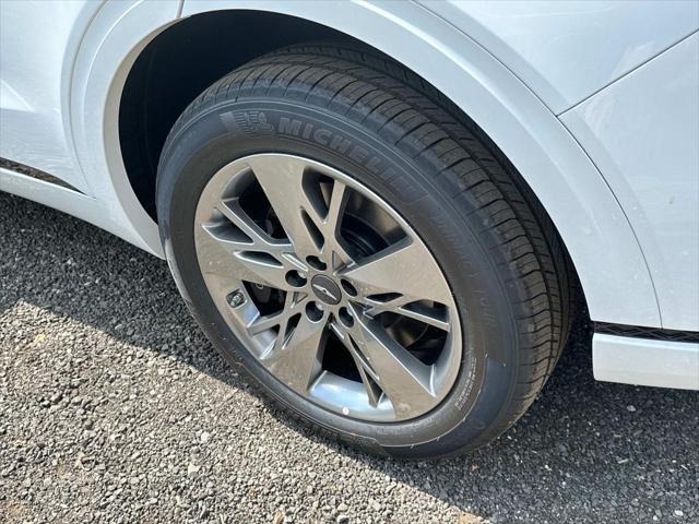 Photo of 2025 Alta White Genesis GV70
