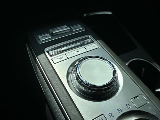 Photo of 2025 Alta White Genesis GV70