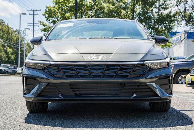 Photo of 2025 Amazon Gray Hyundai ELANTRA