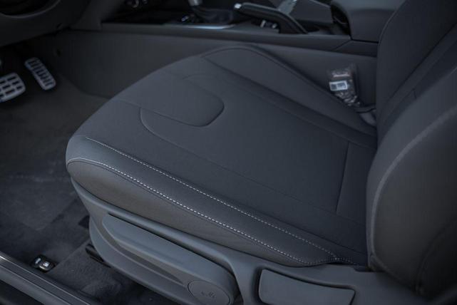 Photo of 2025 Amazon Gray Hyundai ELANTRA