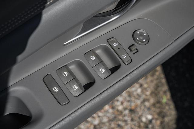 Photo of 2025 Amazon Gray Hyundai ELANTRA