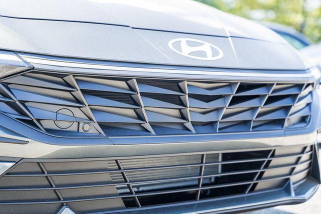 Photo of 2025 Amazon Gray Hyundai ELANTRA
