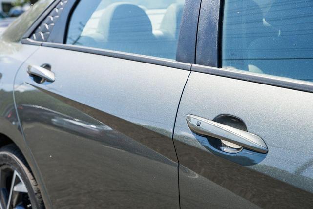 Photo of 2025 Amazon Gray Hyundai ELANTRA