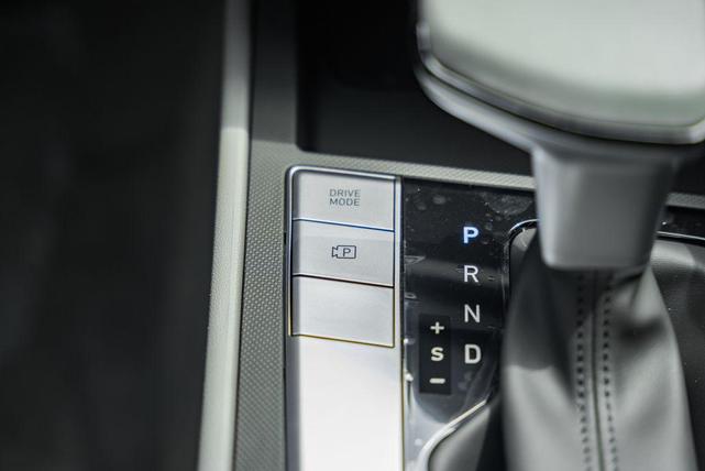 Photo of 2025 Ecotronic Gray Hyundai ELANTRA