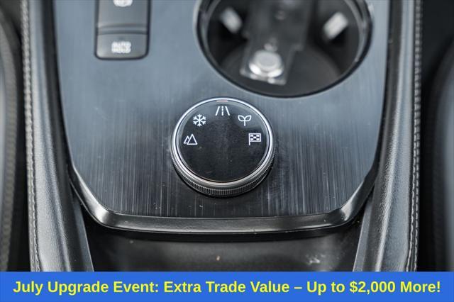 Photo of 2022 Pearl White Tricoat/Super Black Nissan Rogue