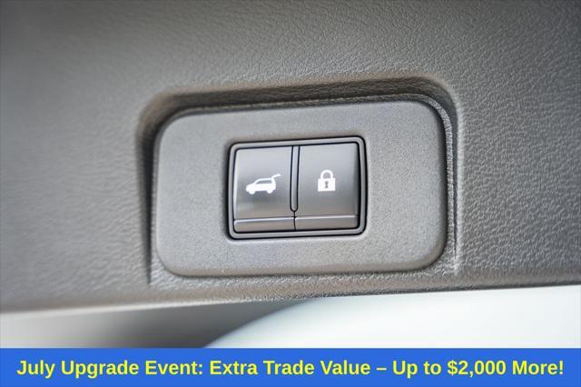 Photo of 2022 Pearl White Tricoat/Super Black Nissan Rogue