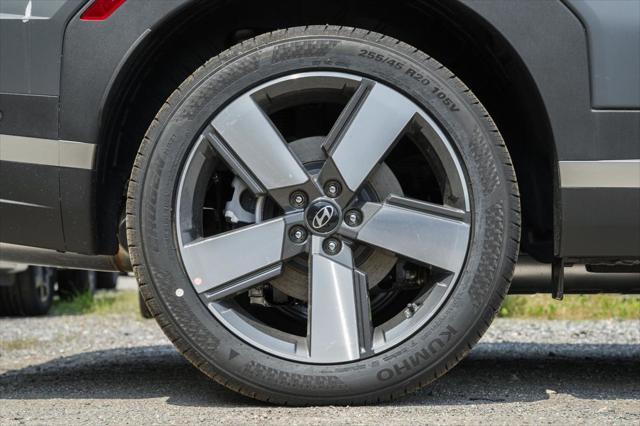 Photo of 2025 Gray Hyundai SANTA FE