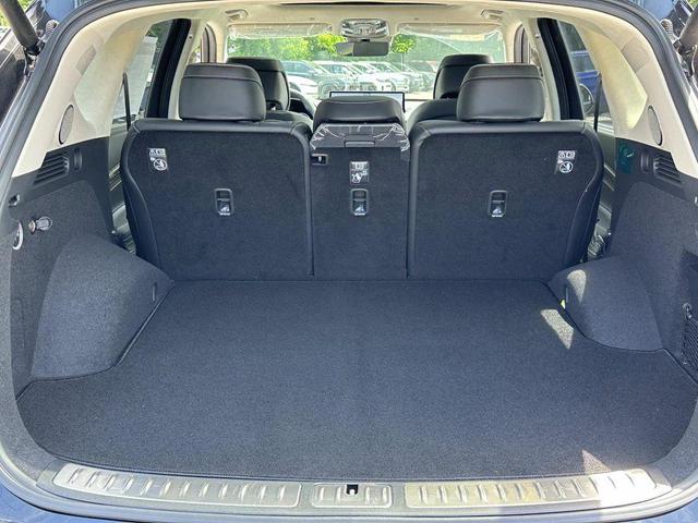 Photo of 2024 Vik Black Genesis GV80