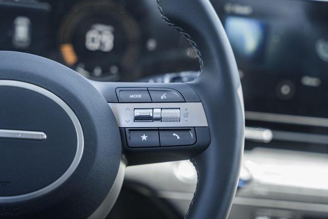 Photo of 2025 Abyss Black Pearl Hyundai KONA