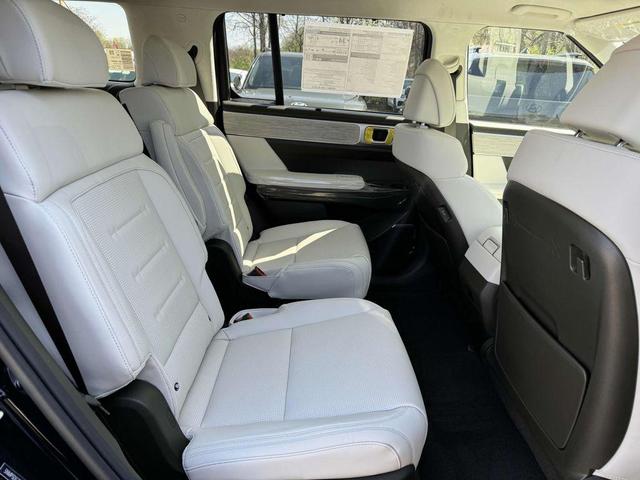 Photo of 2025 Phantom Black Hyundai SANTA FE HEV