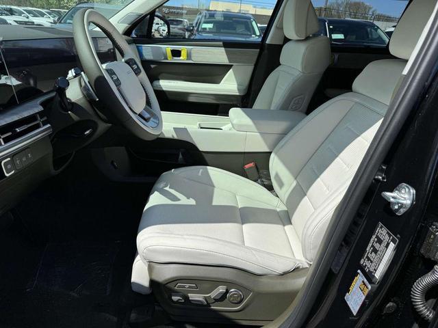Photo of 2025 Phantom Black Hyundai SANTA FE HEV