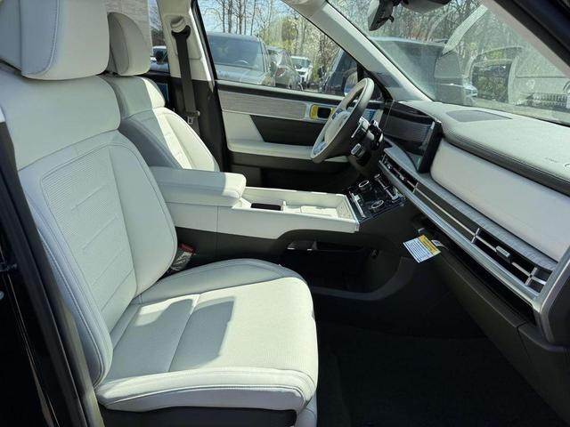 Photo of 2025 Phantom Black Hyundai SANTA FE HEV