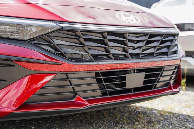 Photo of 2025 Ultimate Red Hyundai ELANTRA HEV