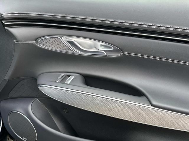 Photo of 2025 Vik Black Genesis GV70