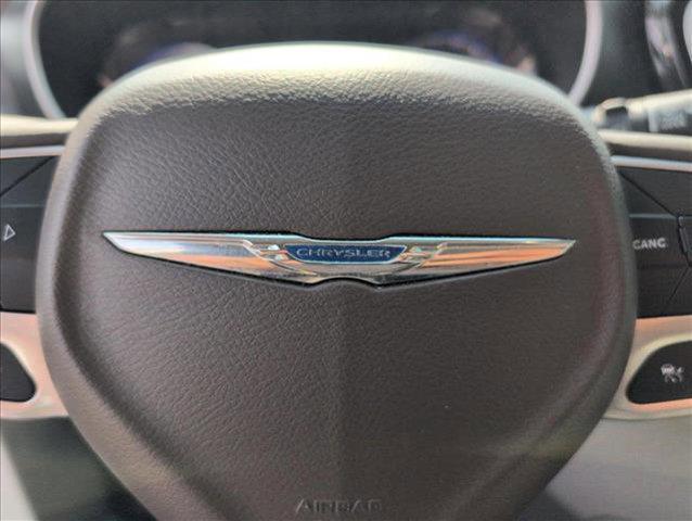 Photo of 2021 Bright White Clearcoat Chrysler Pacifica