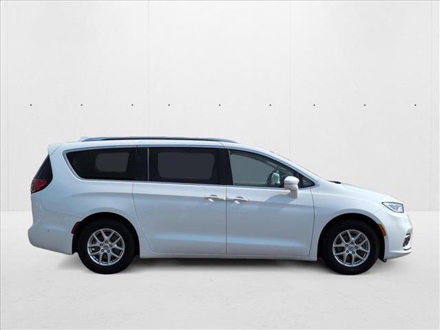 Photo of 2021 Bright White Clearcoat Chrysler Pacifica