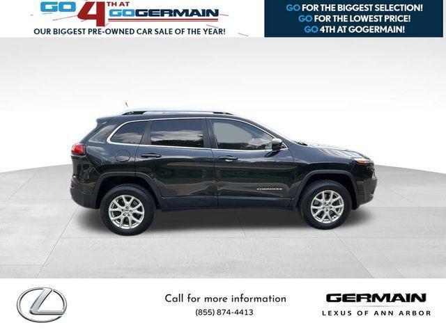 Photo of 2015 Brilliant Black Crystal Pearlcoat Jeep Cherokee