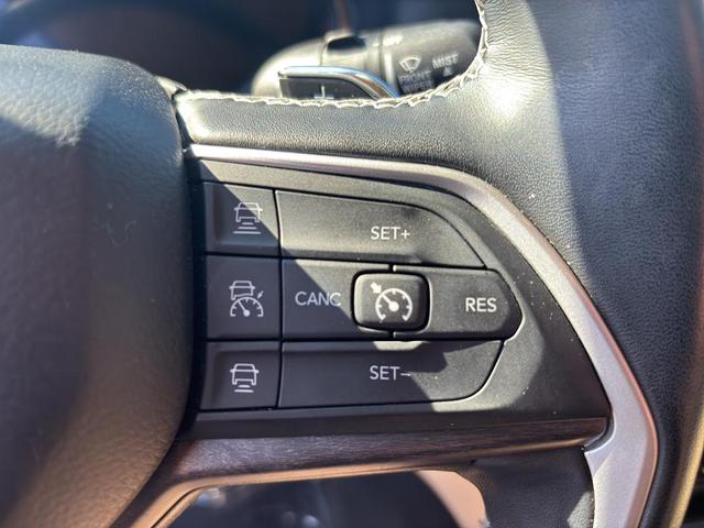 Photo of 2021 Diamond Black Crystal Pearlcoat Jeep Grand Cherokee L