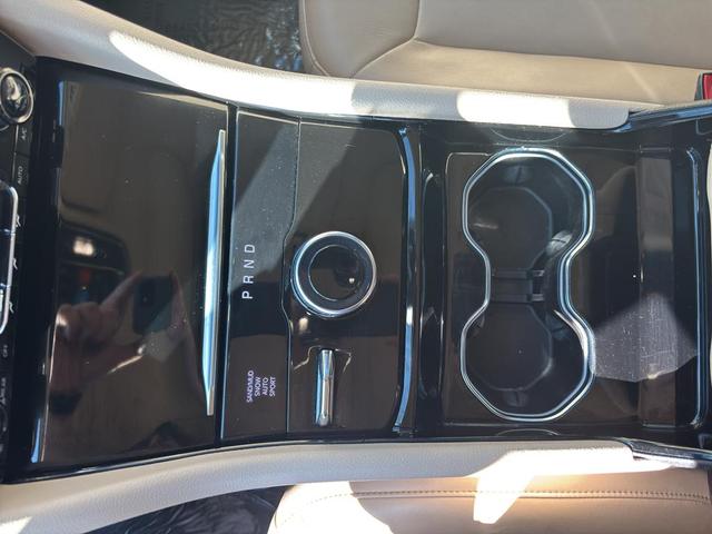 Photo of 2021 Diamond Black Crystal Pearlcoat Jeep Grand Cherokee L