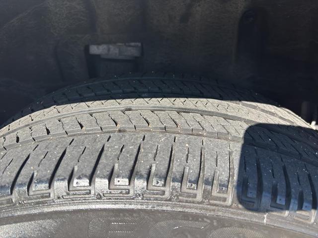 Photo of 2021 Diamond Black Crystal Pearlcoat Jeep Grand Cherokee L
