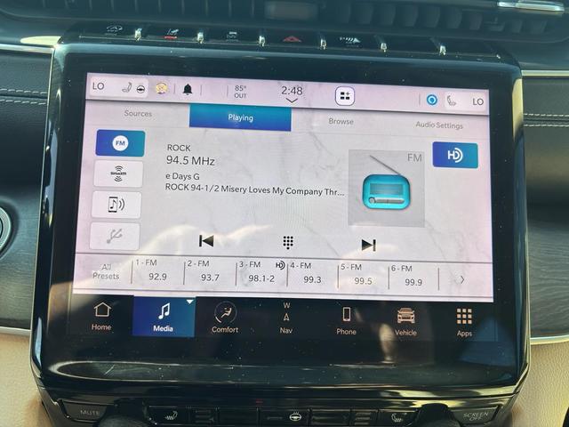 Photo of 2021 Diamond Black Crystal Pearlcoat Jeep Grand Cherokee L