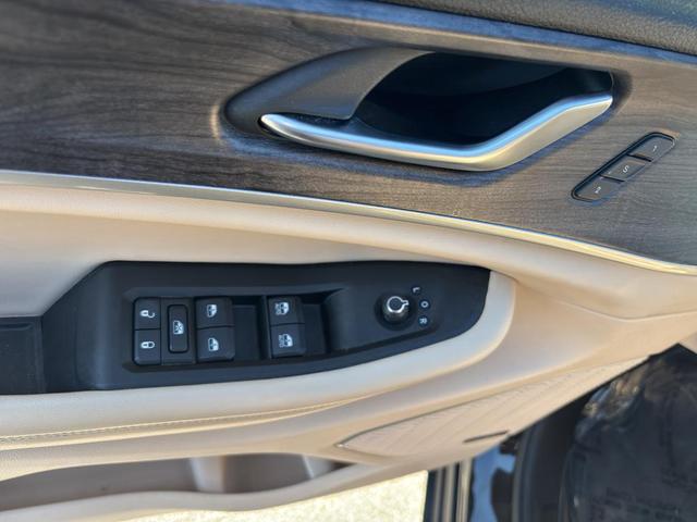 Photo of 2021 Diamond Black Crystal Pearlcoat Jeep Grand Cherokee L