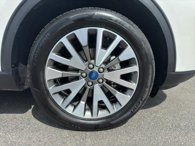 Photo of 2022 STAR WHITE METALLIC TRI-COAT Ford Escape