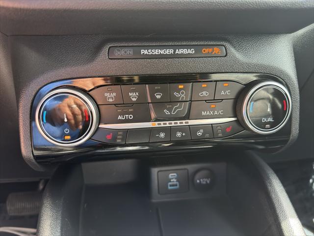 Photo of 2022 STAR WHITE METALLIC TRI-COAT Ford Escape