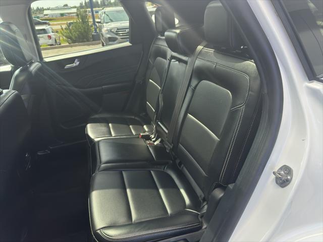 Photo of 2022 STAR WHITE METALLIC TRI-COAT Ford Escape